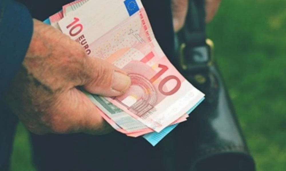 Εφορία: Σημαντικές επιβαρύνσεις στα αναδρομικά των συνταξιούχων